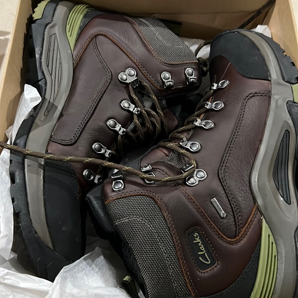 Clarks Goretex GTX hiking boots brown US 9M new
